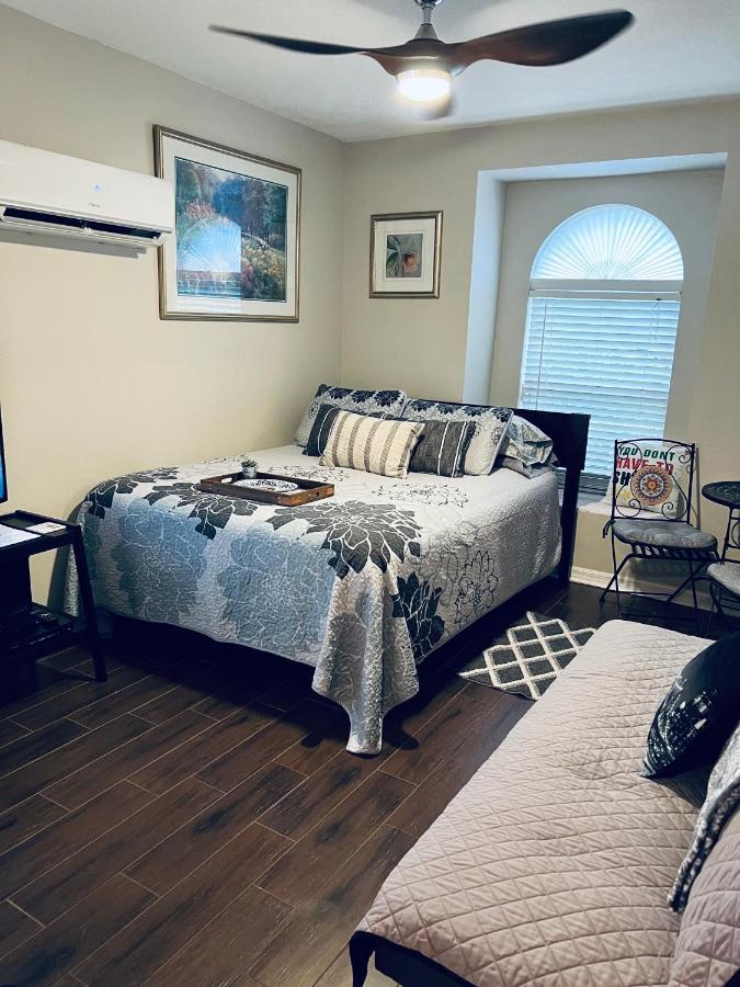 Ruskin Fl Private 2 Bdrm 1 Bath Suite Common Areas Shared With Host And Cat Екстер'єр фото